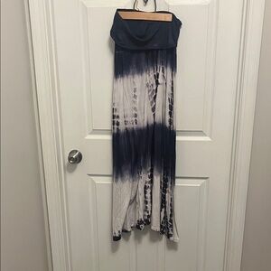 Elegant Navy and White Tie-Dye Skirt